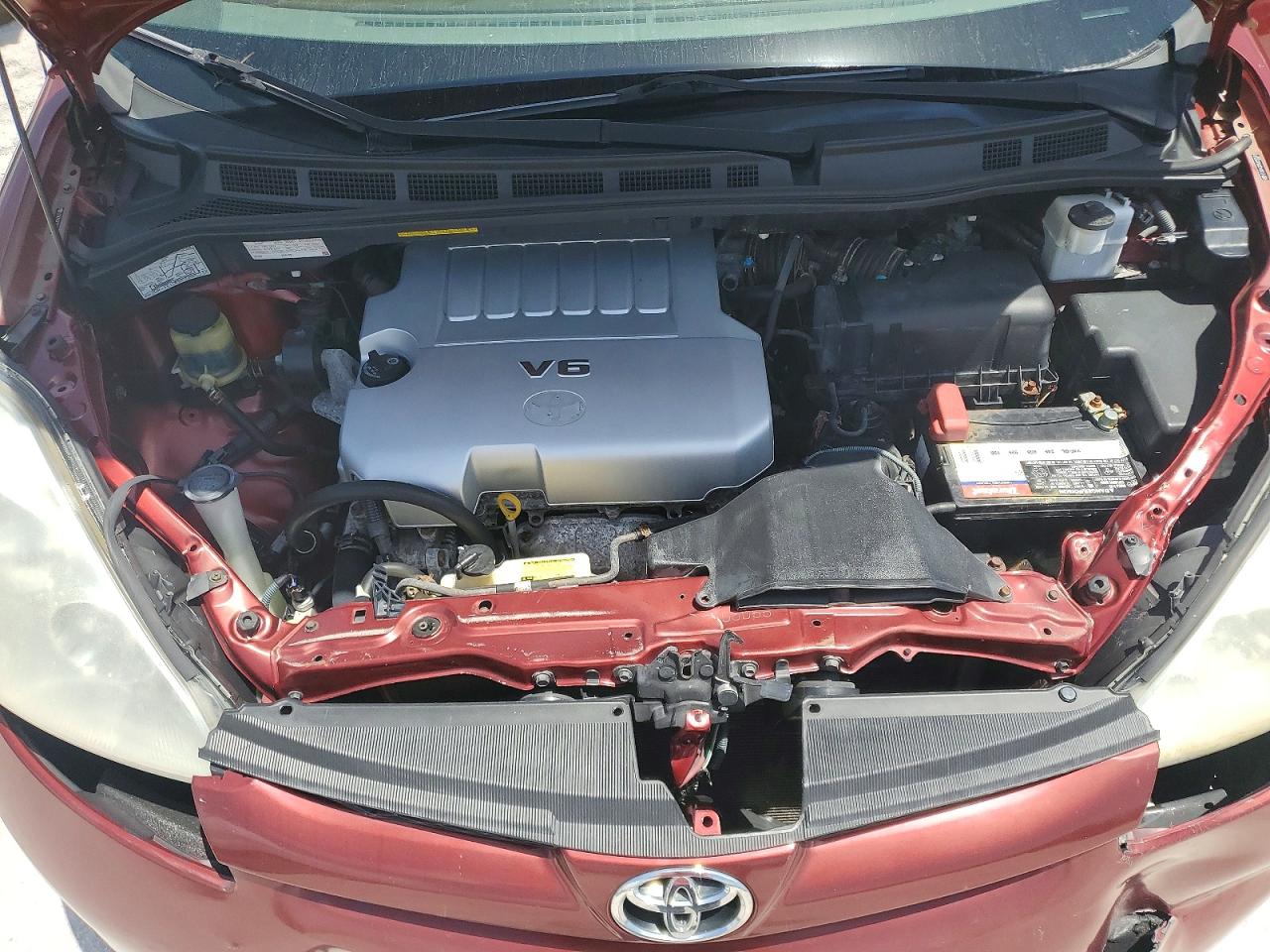 2010 TOYOTA SIENNA