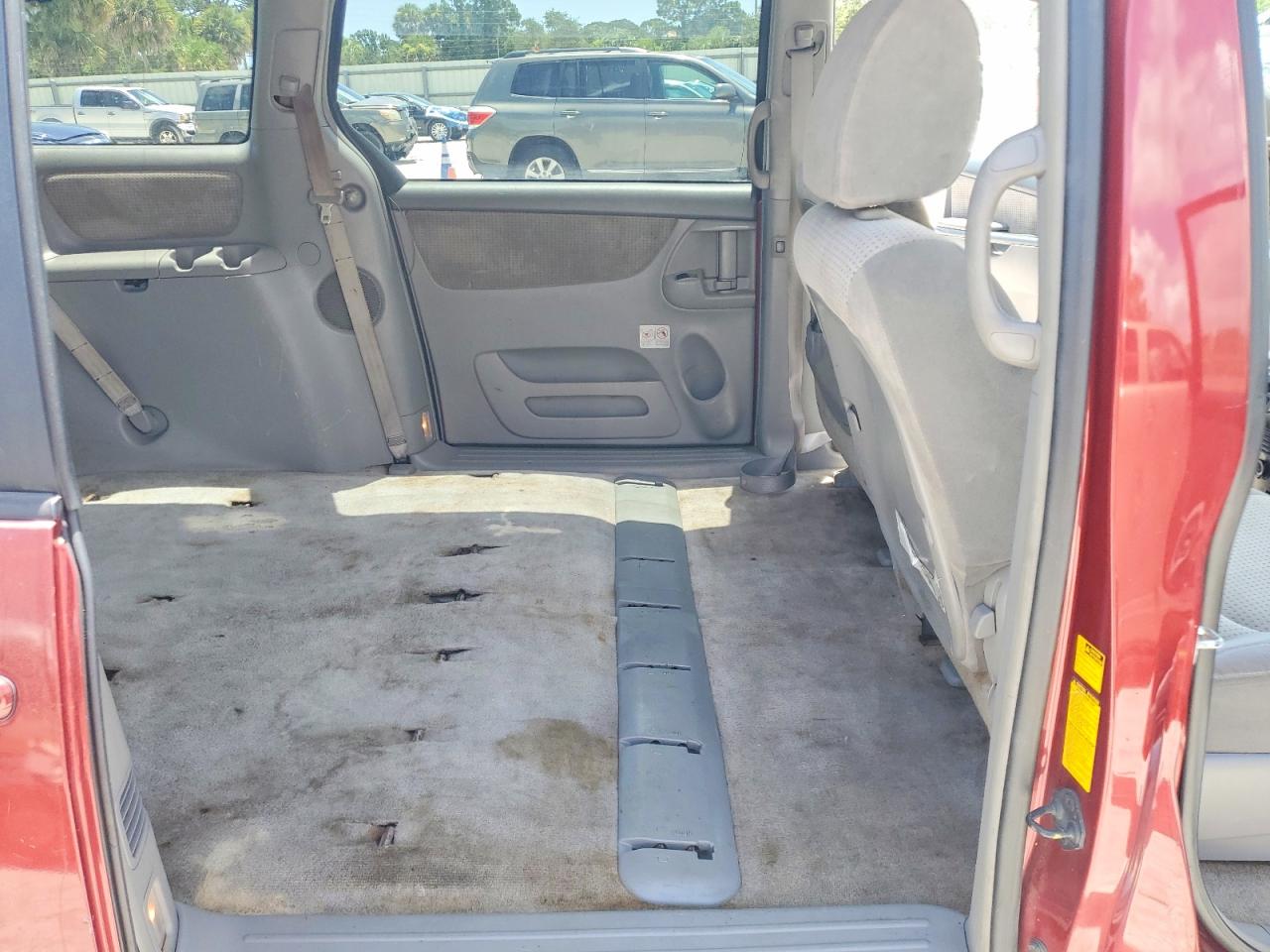 2010 TOYOTA SIENNA