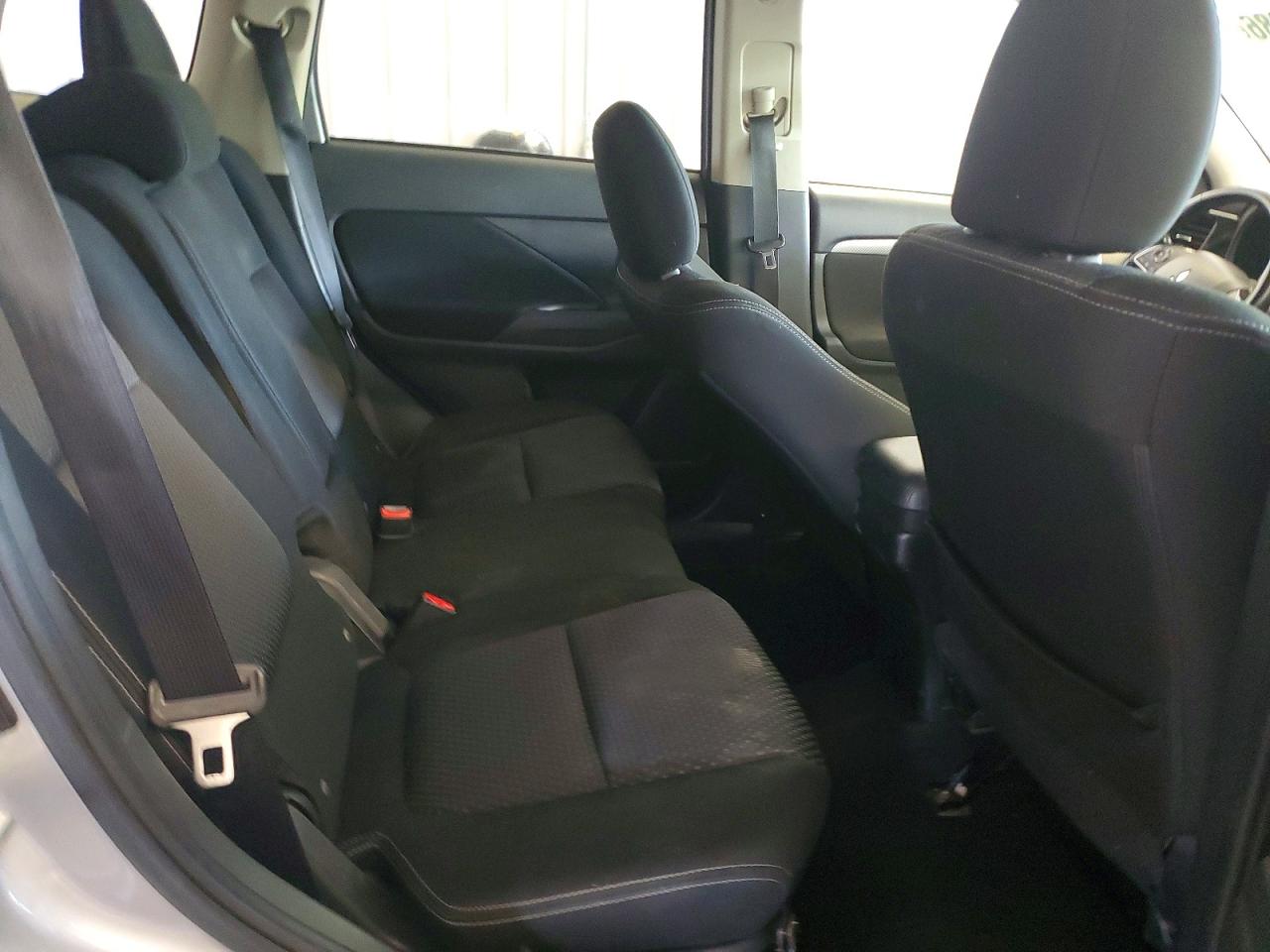 2016 MITSUBISHI OUTLANDER