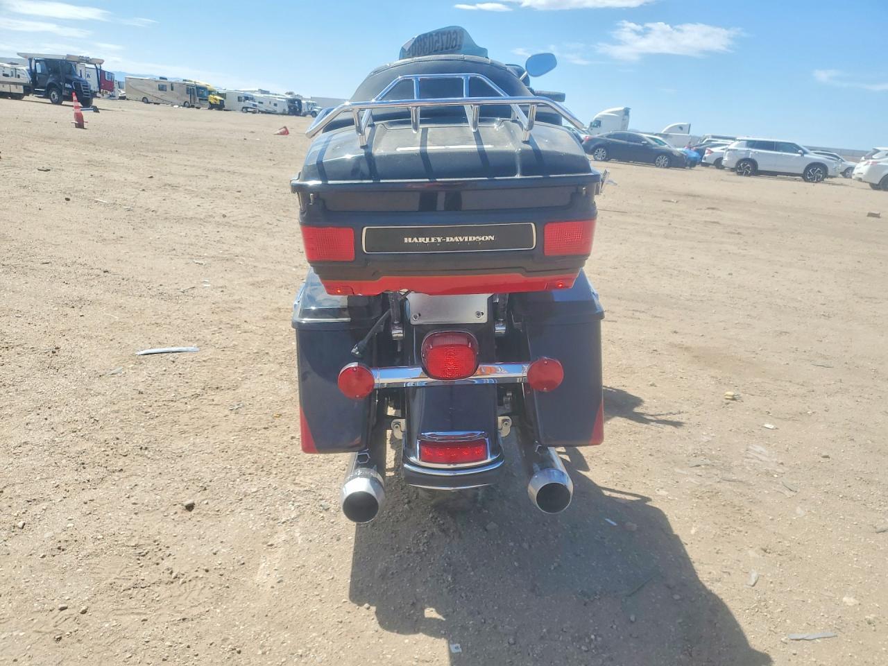 2010 HARLEY-DAVIDSON FL