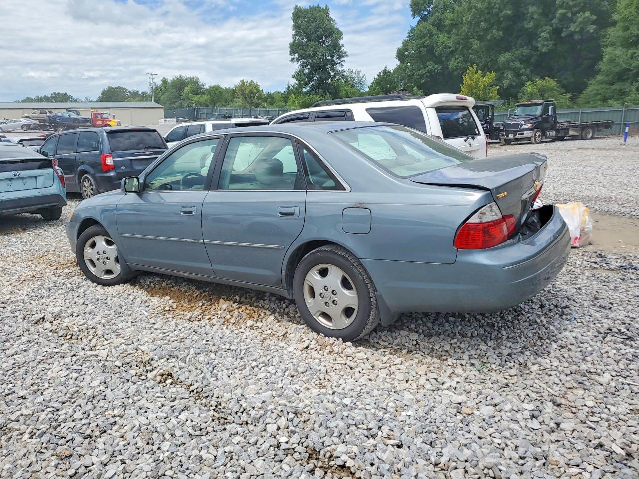 2004 TOYOTA AVALON
