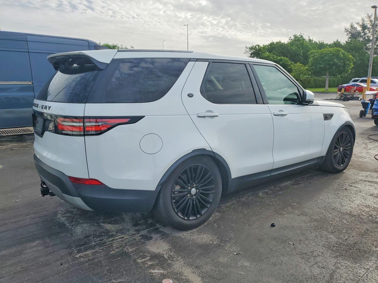 2018 LAND ROVER DISCOVERY