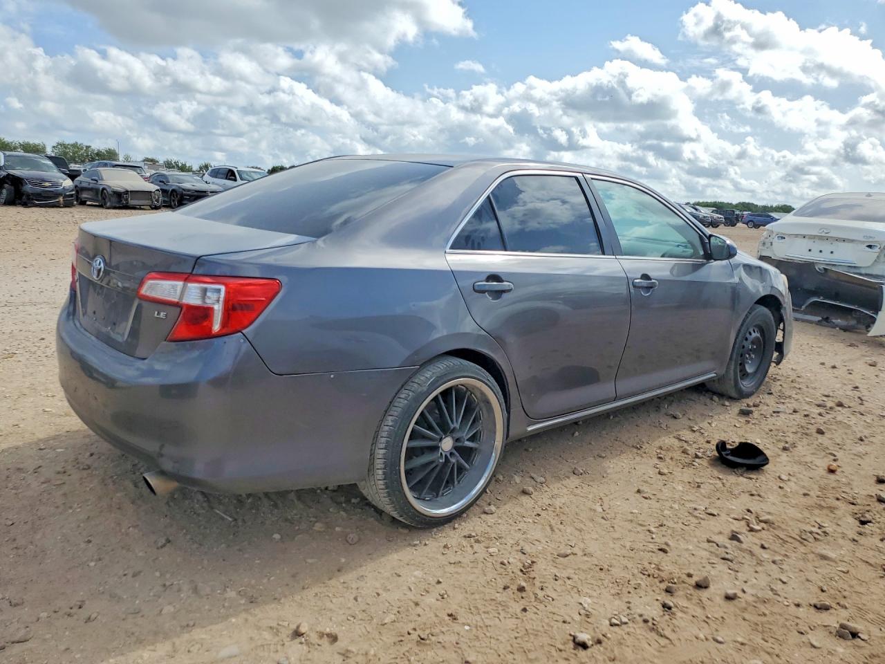 2014 TOYOTA CAMRY