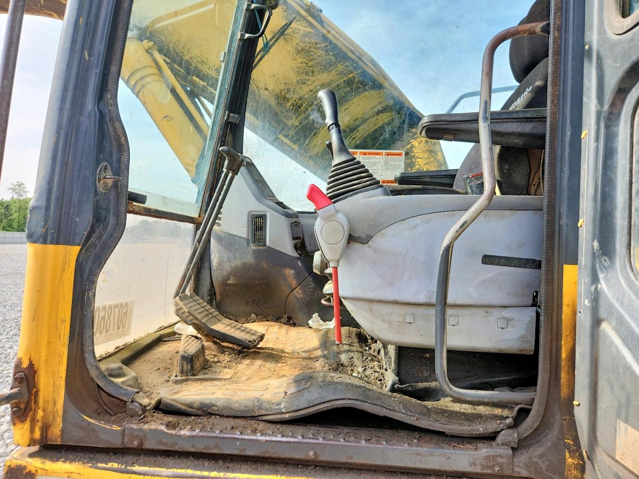 2006 KOMATSU EXCAVATOR