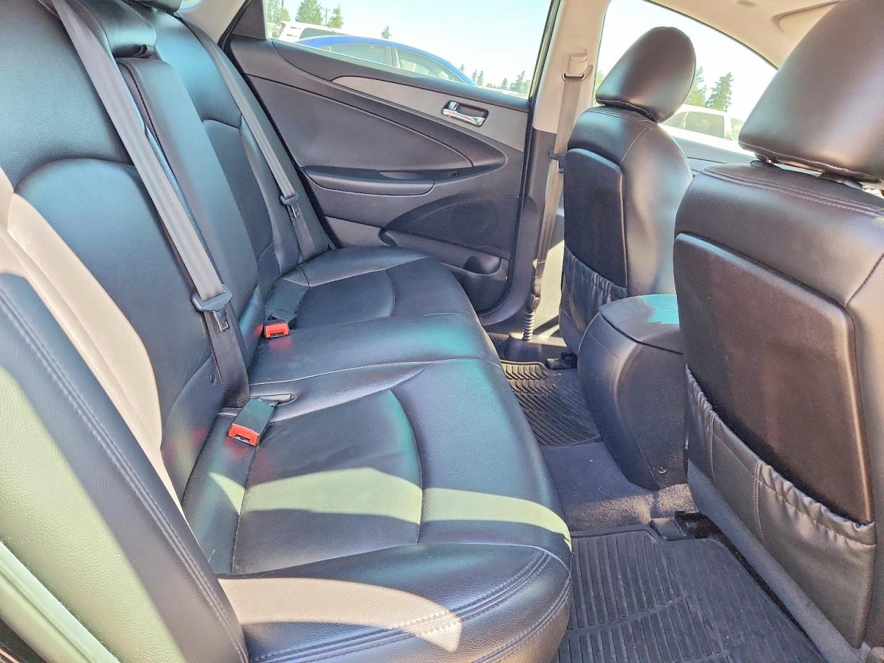 2011 HYUNDAI SONATA