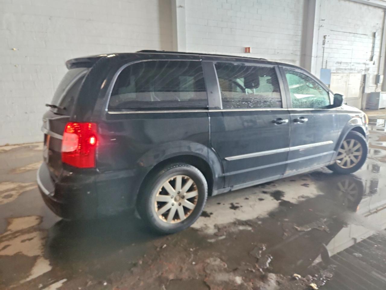 2011 CHRYSLER MINIVAN
