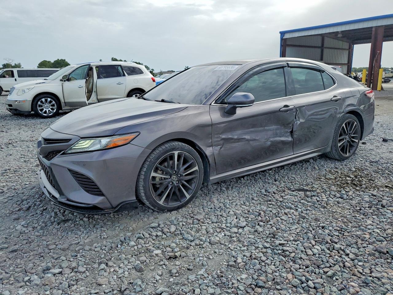 2018 TOYOTA CAMRY