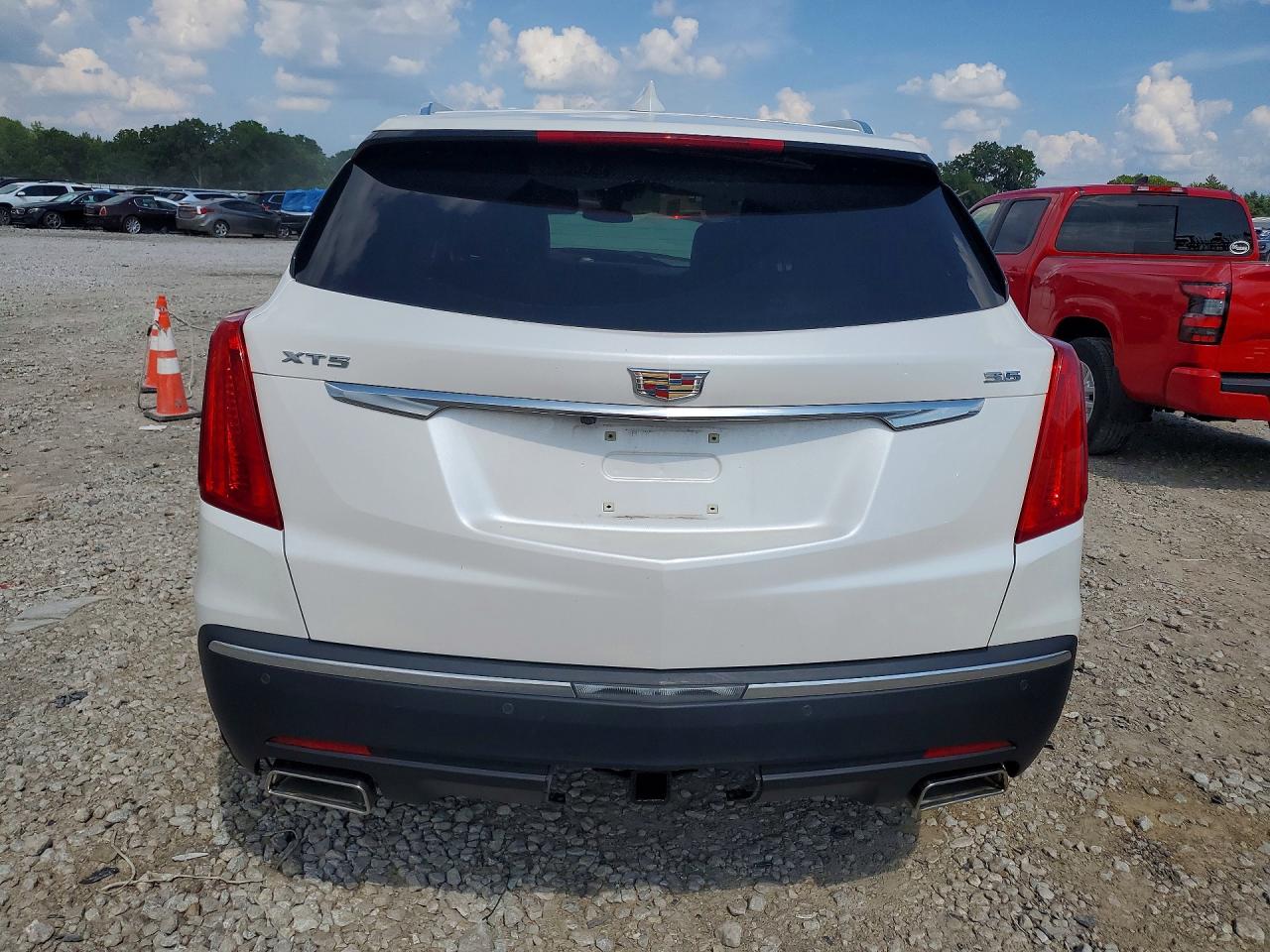 2017 CADILLAC XT5