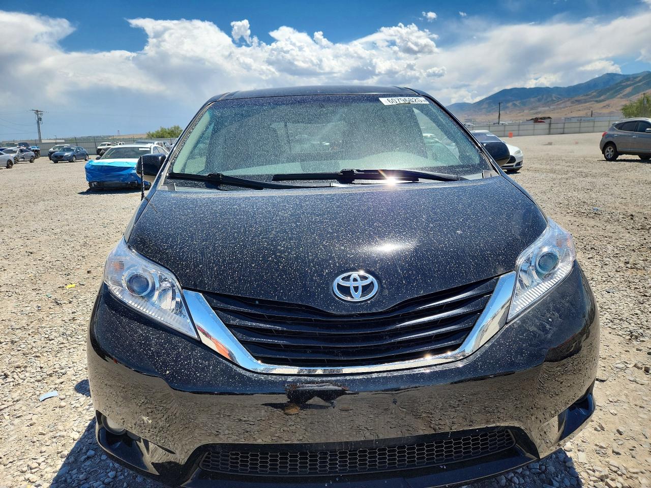 2012 TOYOTA SIENNA