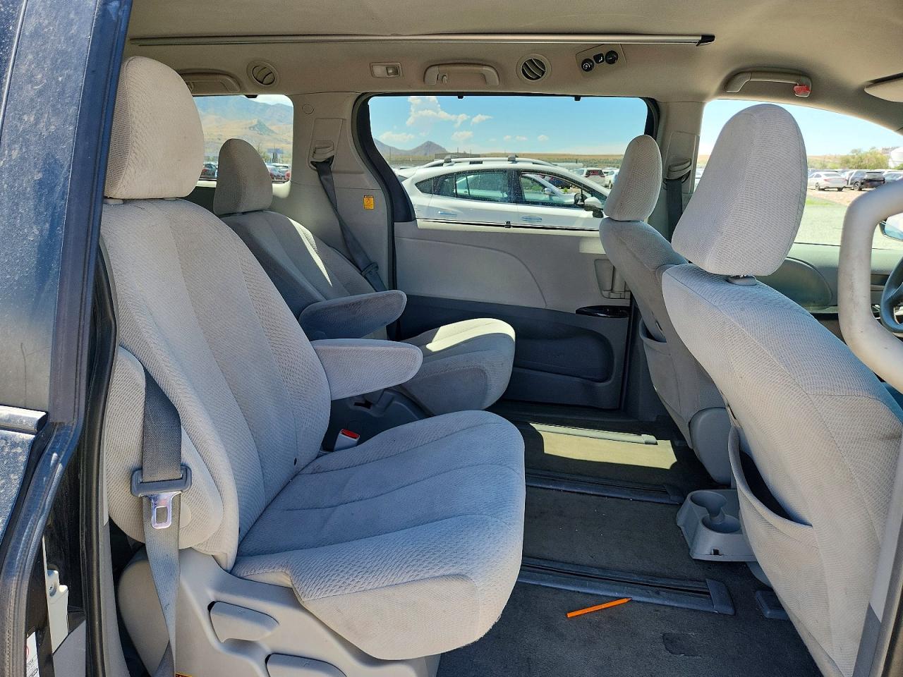 2012 TOYOTA SIENNA