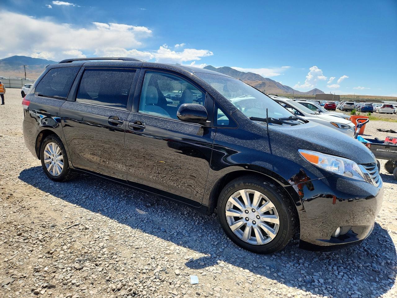 2012 TOYOTA SIENNA