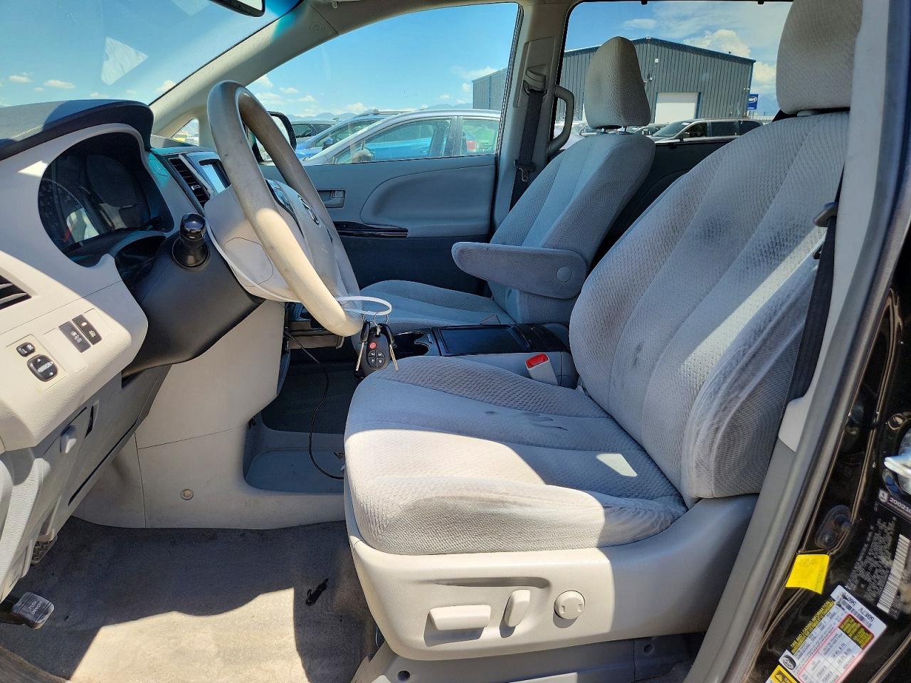 2012 TOYOTA SIENNA