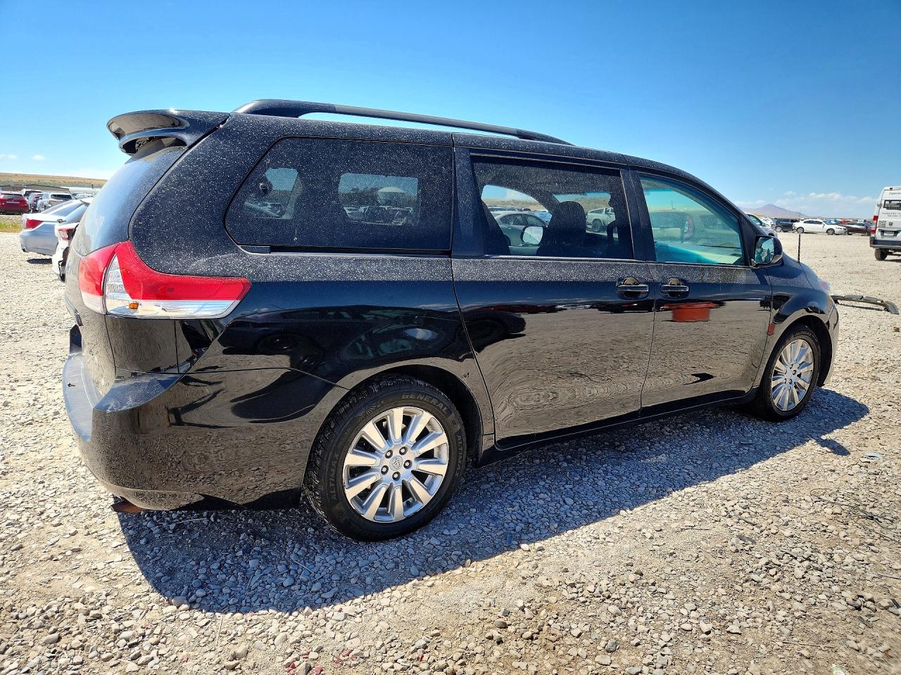 2012 TOYOTA SIENNA