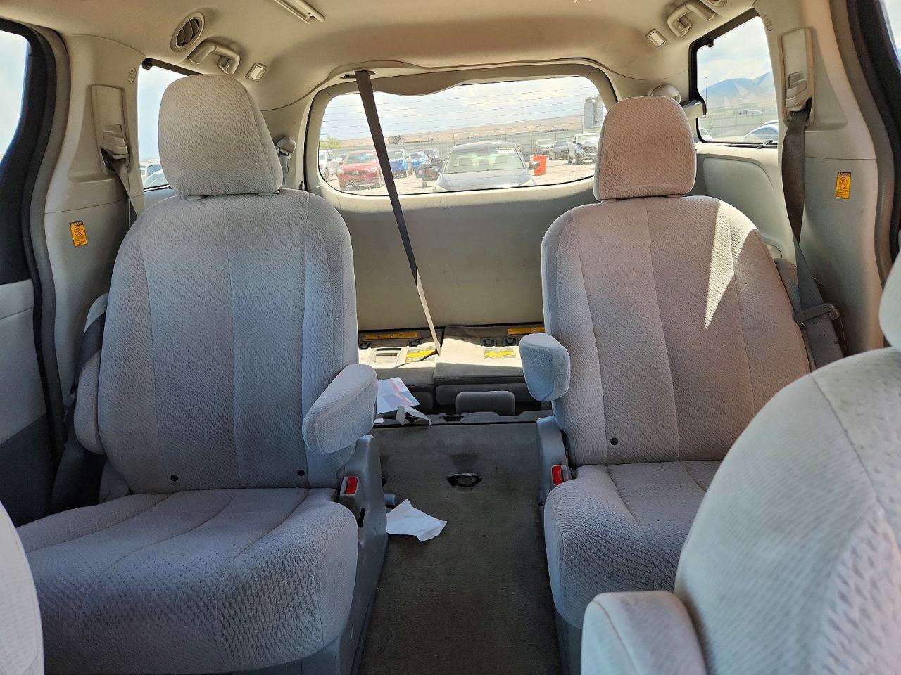 2012 TOYOTA SIENNA