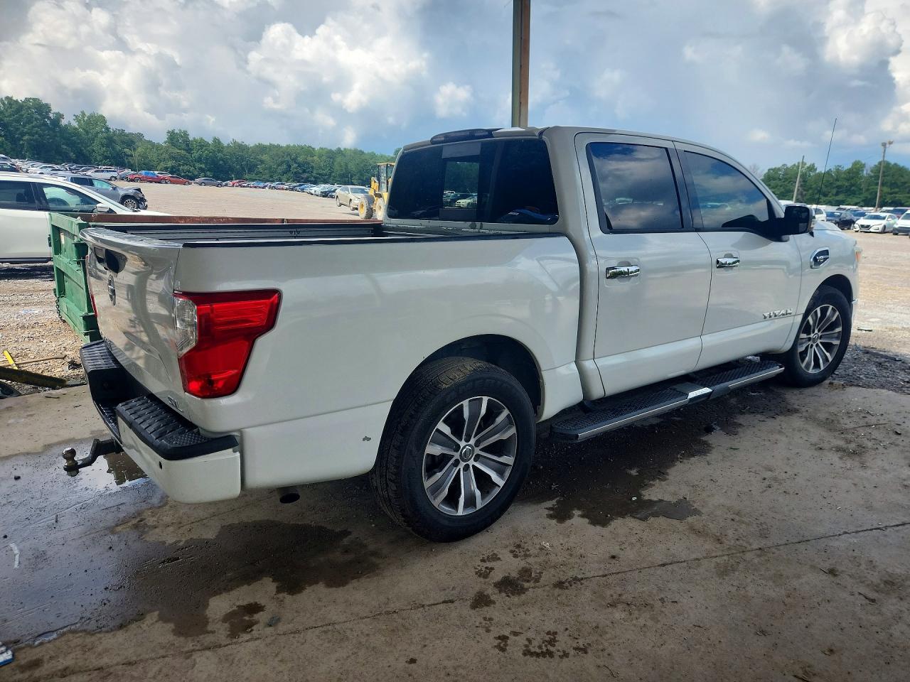2017 NISSAN TITAN