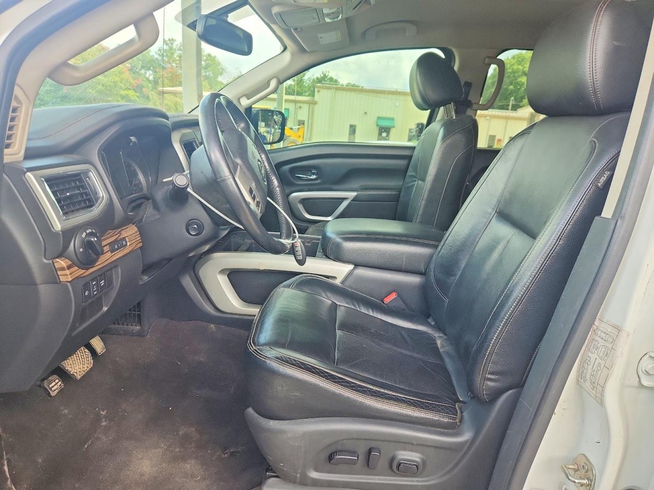 2017 NISSAN TITAN