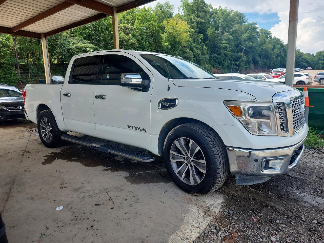 2017 NISSAN TITAN