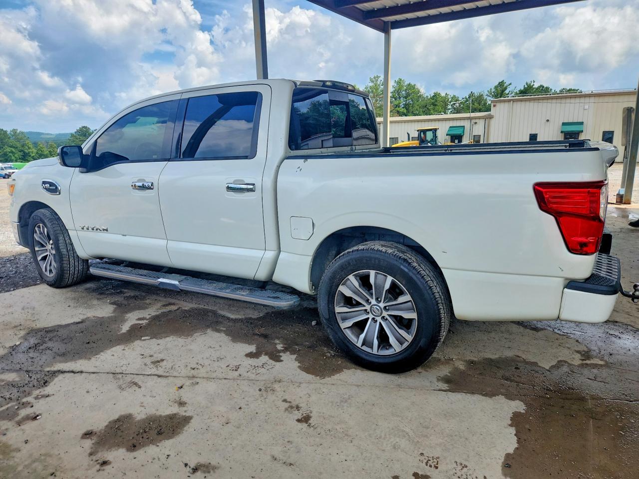 2017 NISSAN TITAN