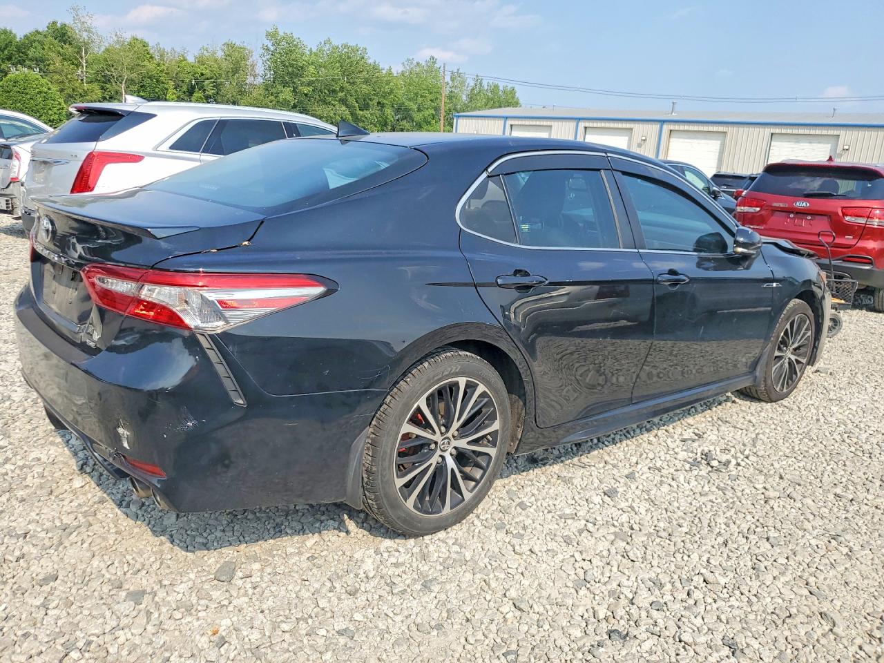 2018 TOYOTA CAMRY