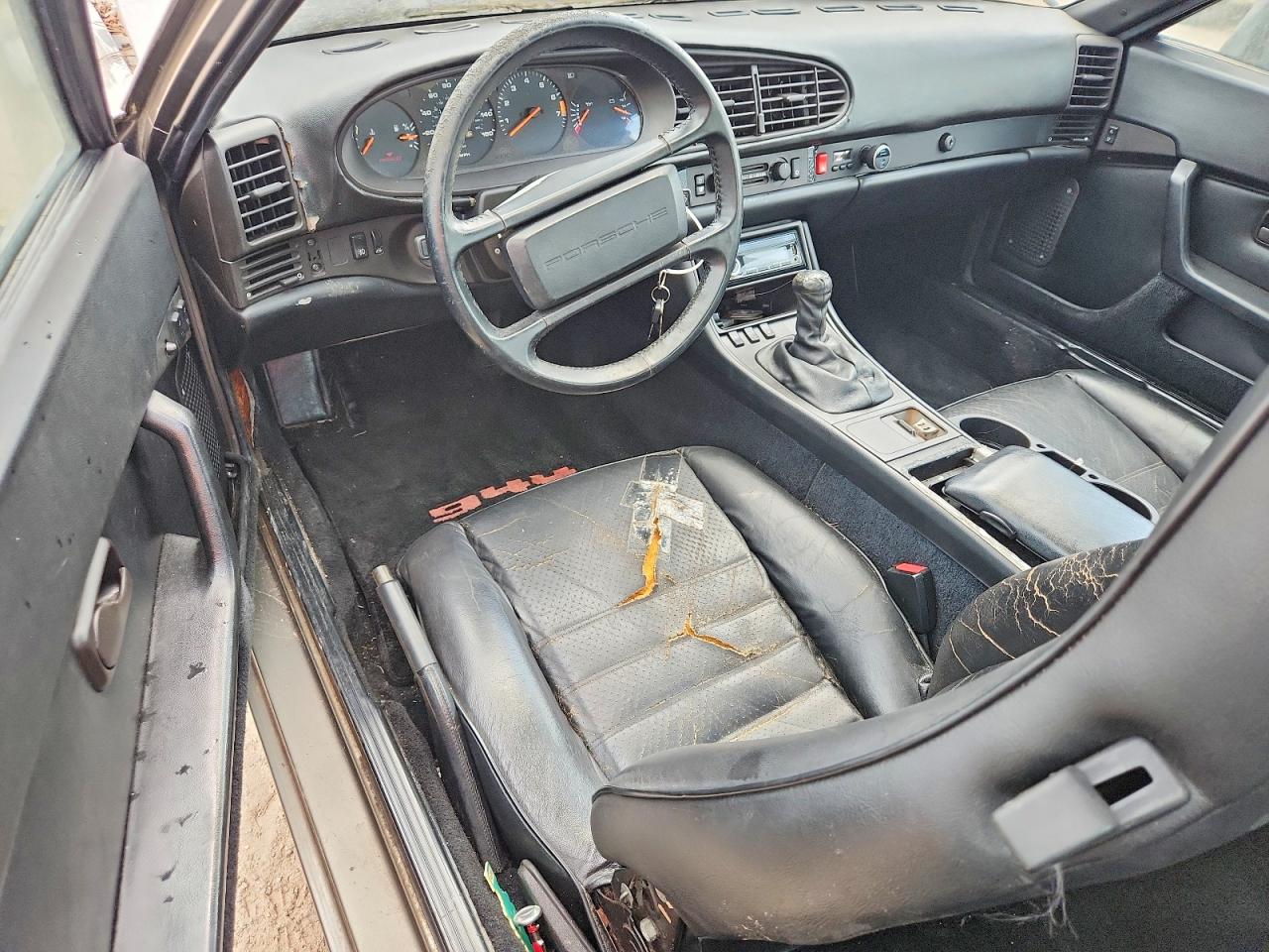 1985 PORSCHE 944