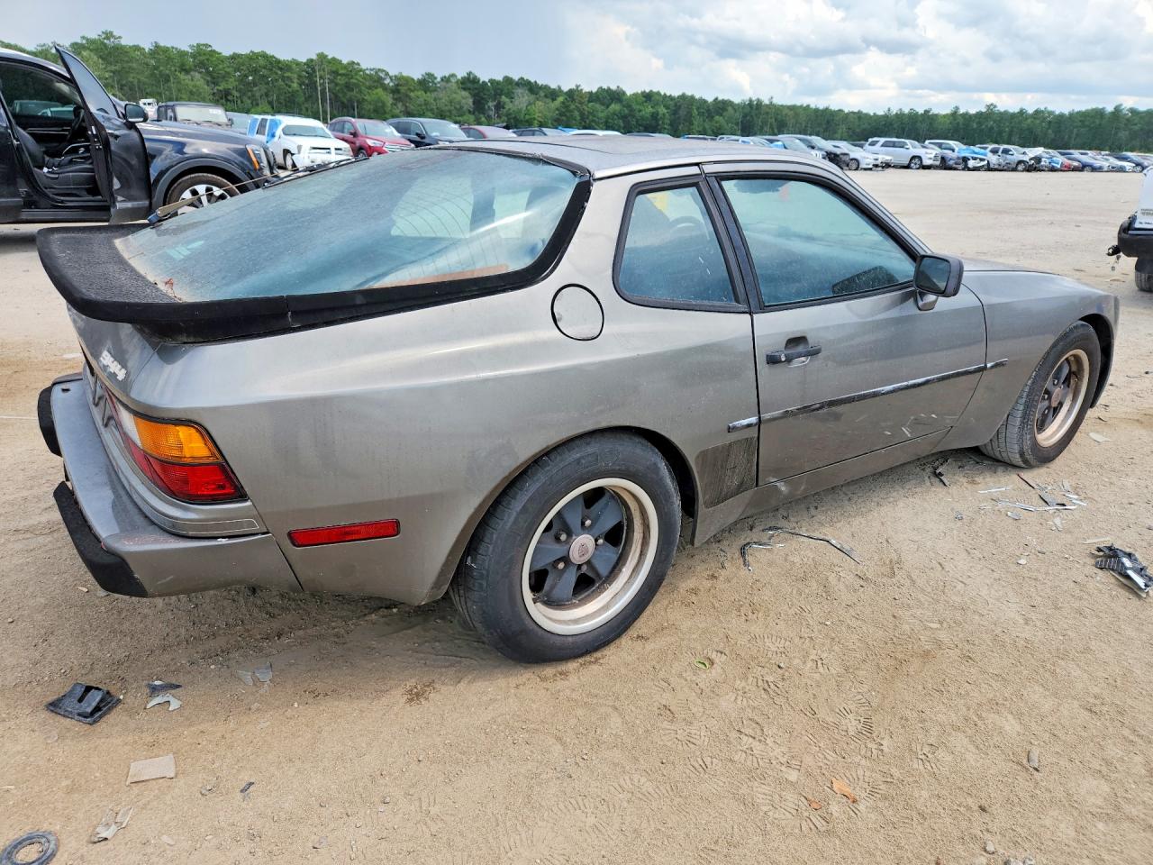 1985 PORSCHE 944