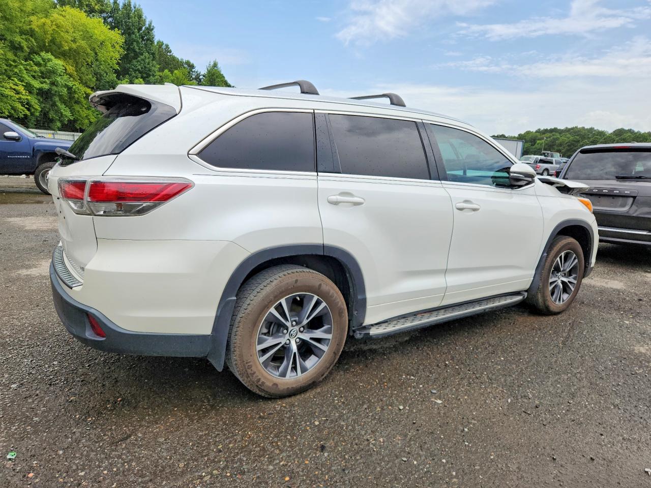 2016 TOYOTA HIGHLANDER