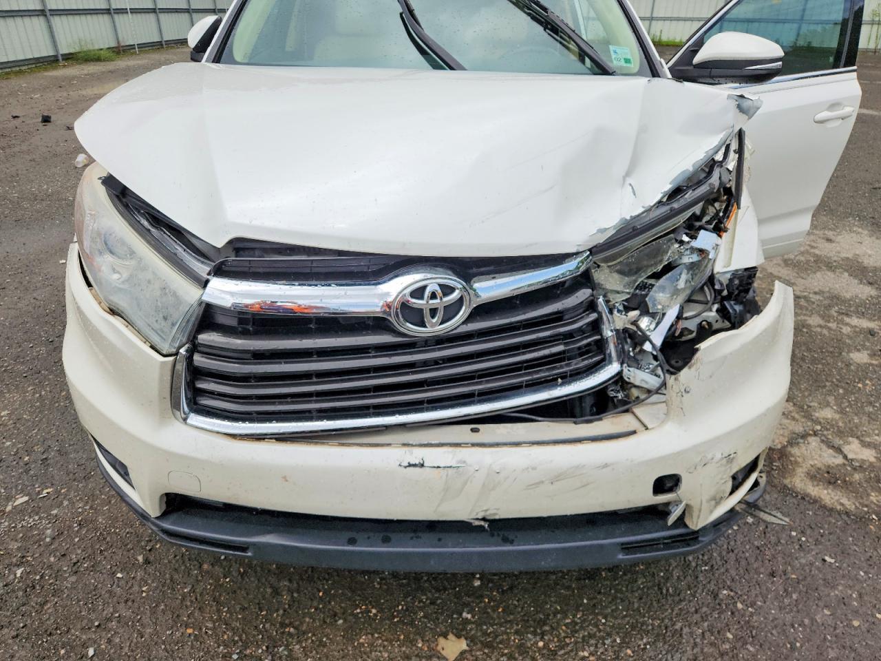 2016 TOYOTA HIGHLANDER