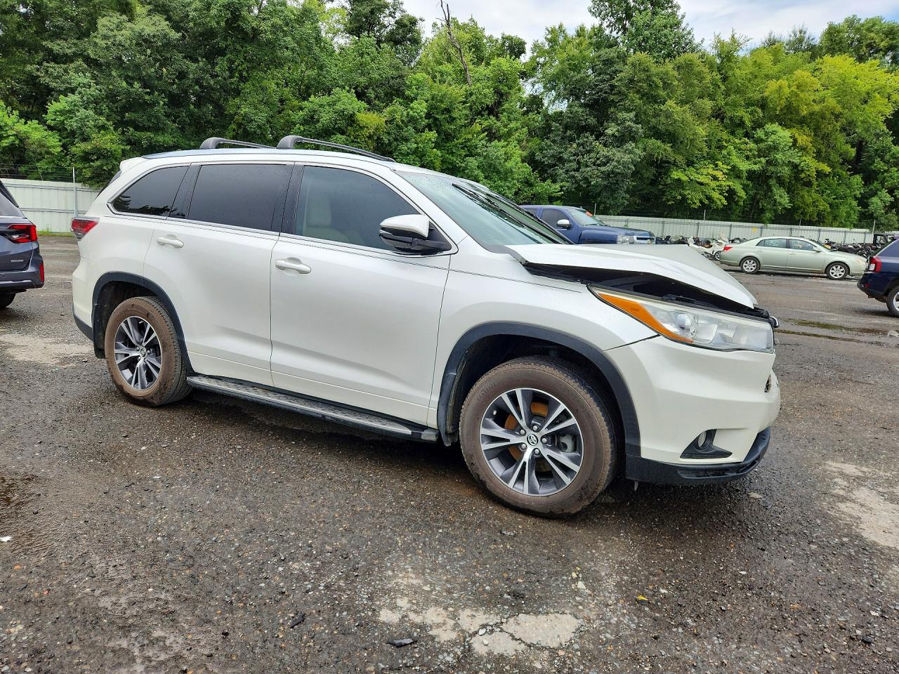 2016 TOYOTA HIGHLANDER