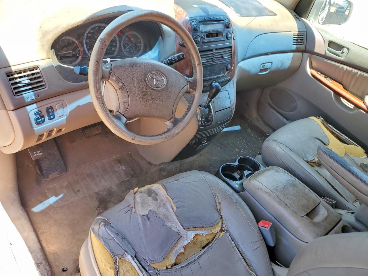 2004 TOYOTA SIENNA