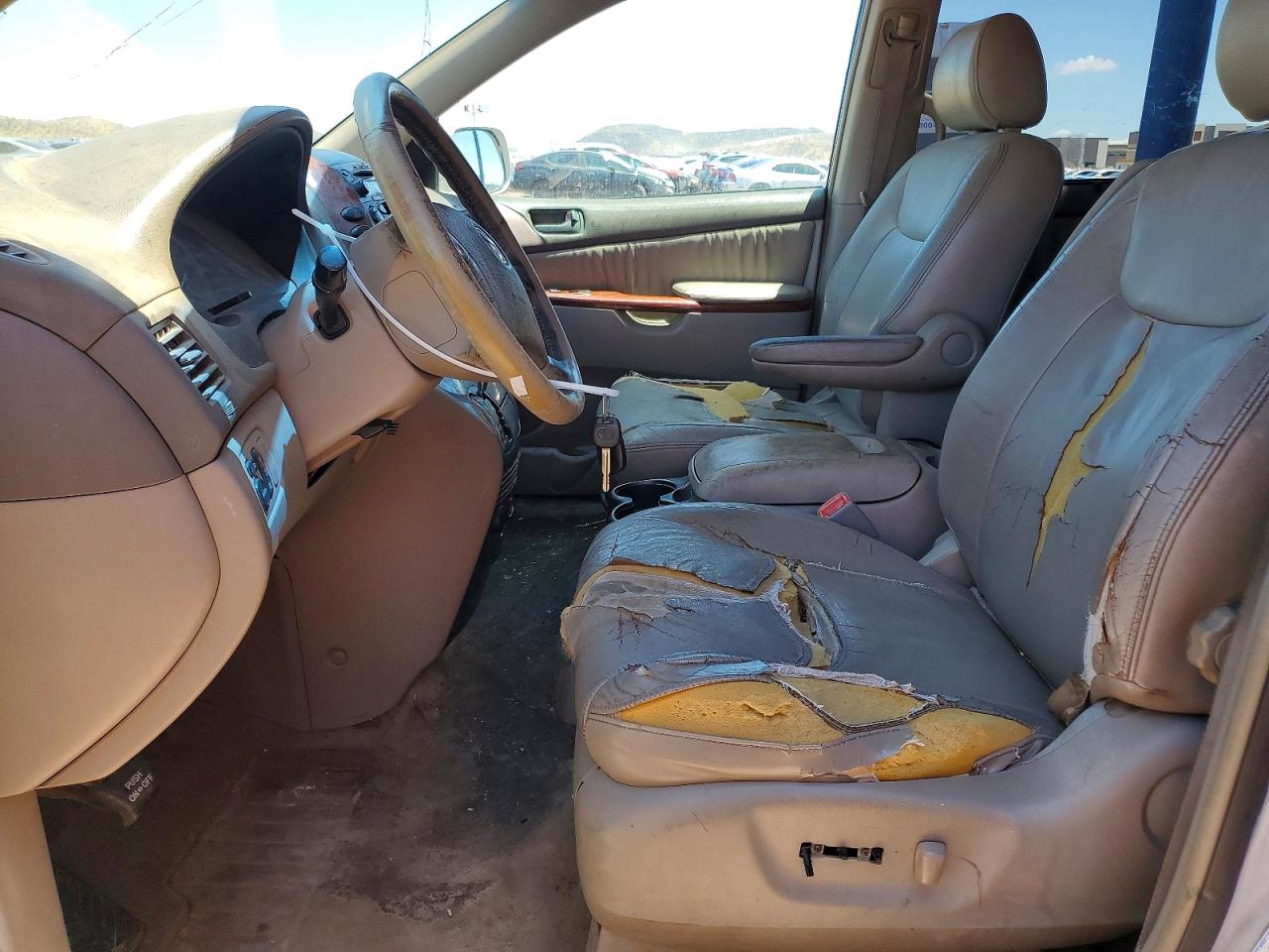 2004 TOYOTA SIENNA