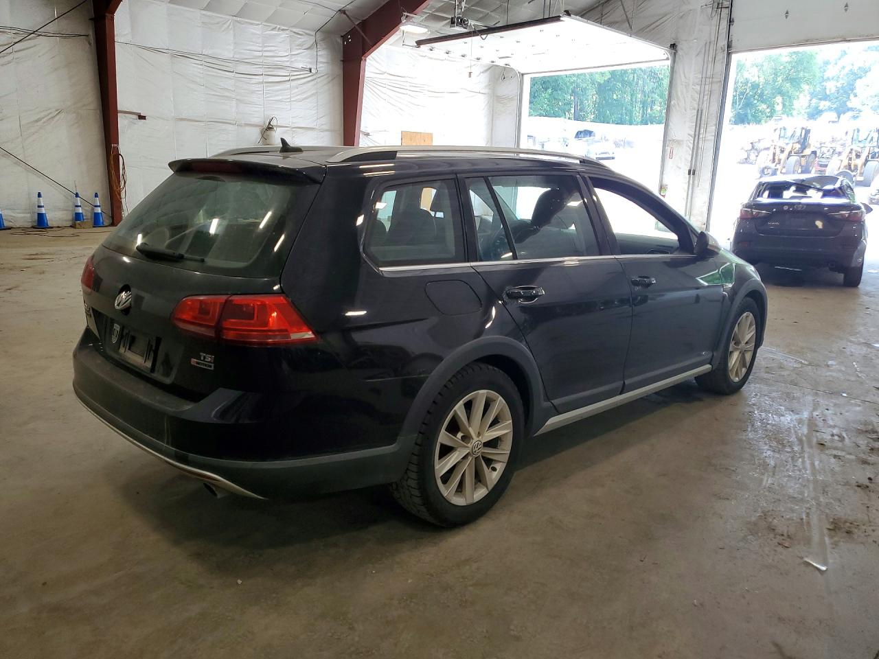 2017 VOLKSWAGEN GOLF
