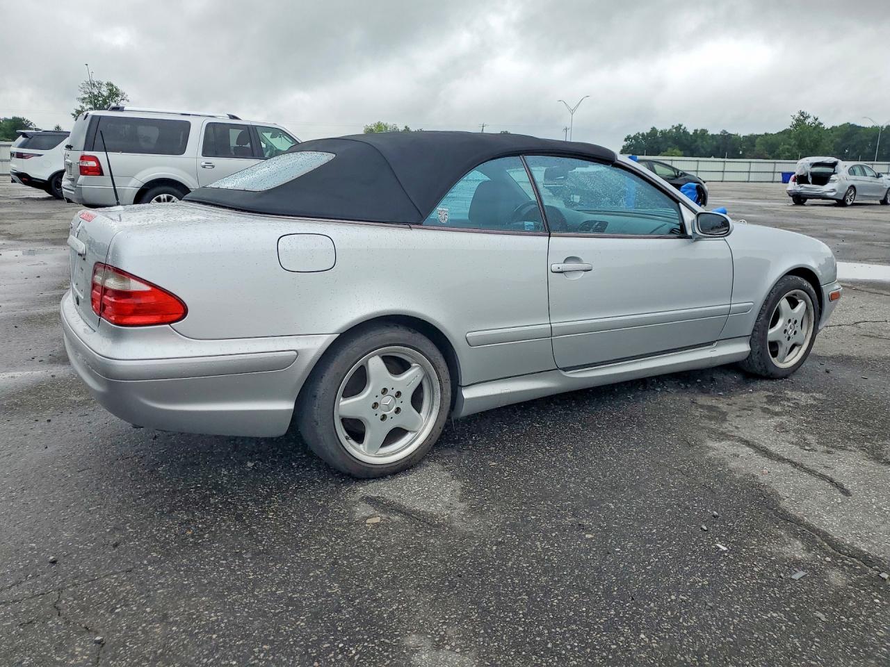 2001 MERCEDES-BENZ CLK-CLASS