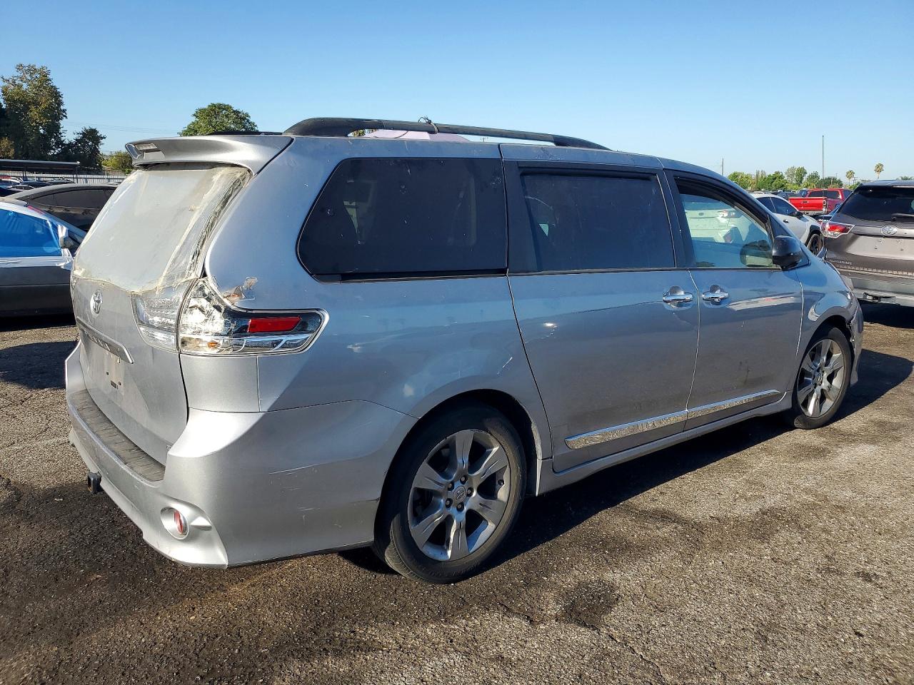 2013 TOYOTA SIENNA