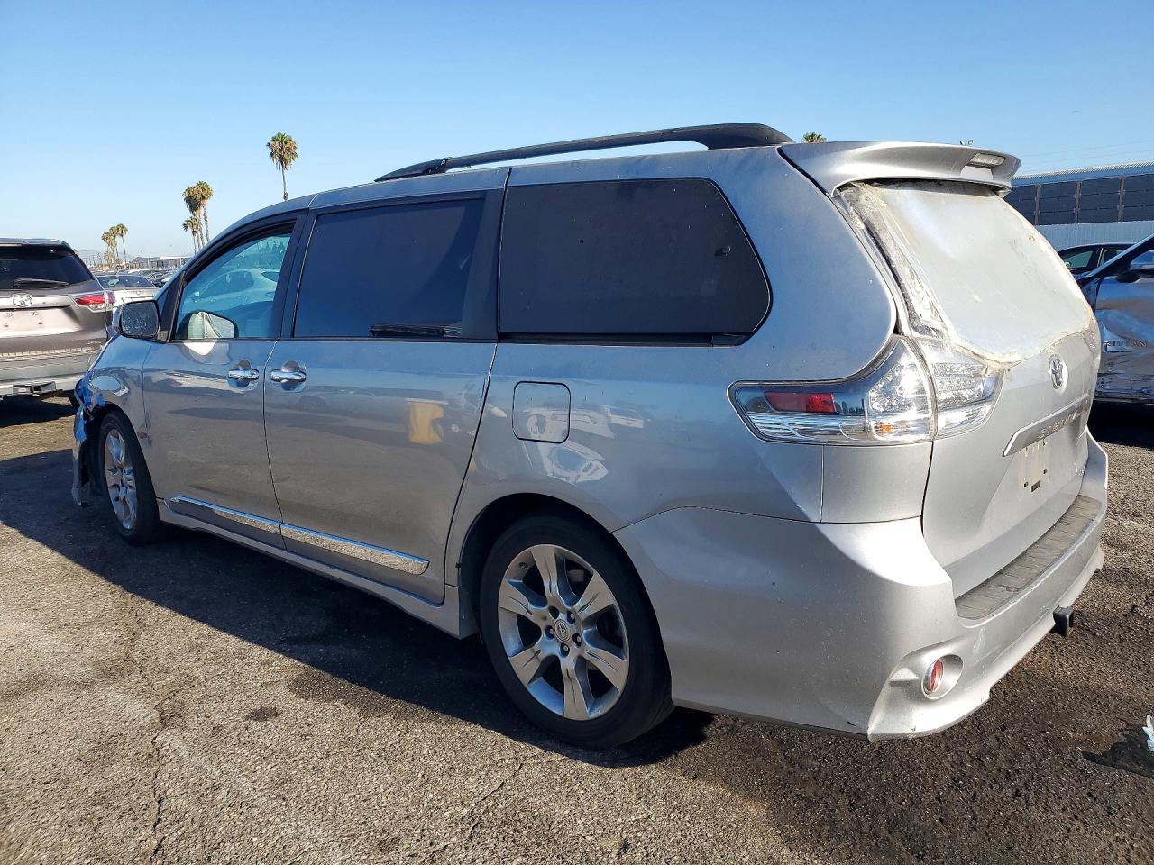 2013 TOYOTA SIENNA