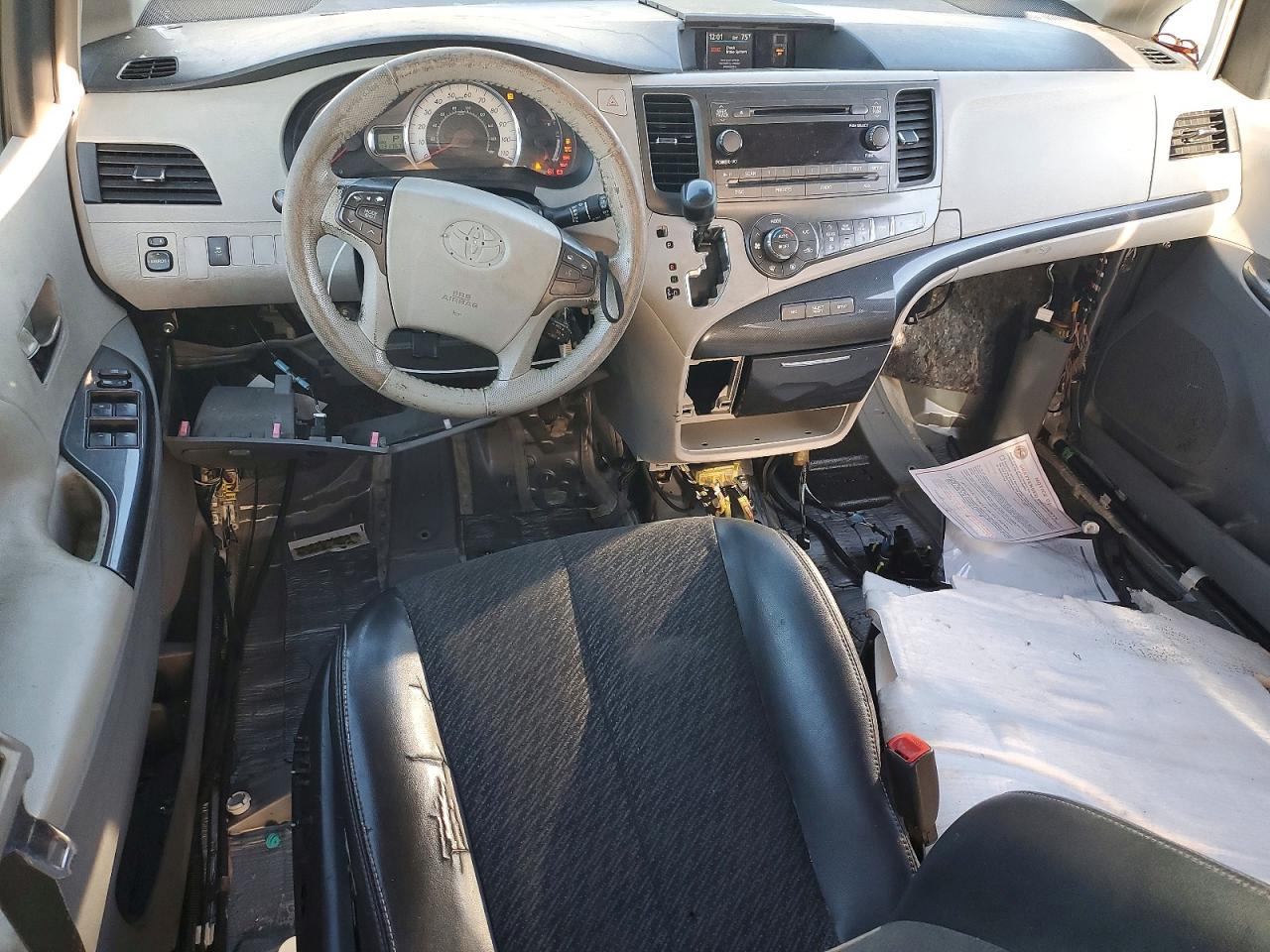 2013 TOYOTA SIENNA