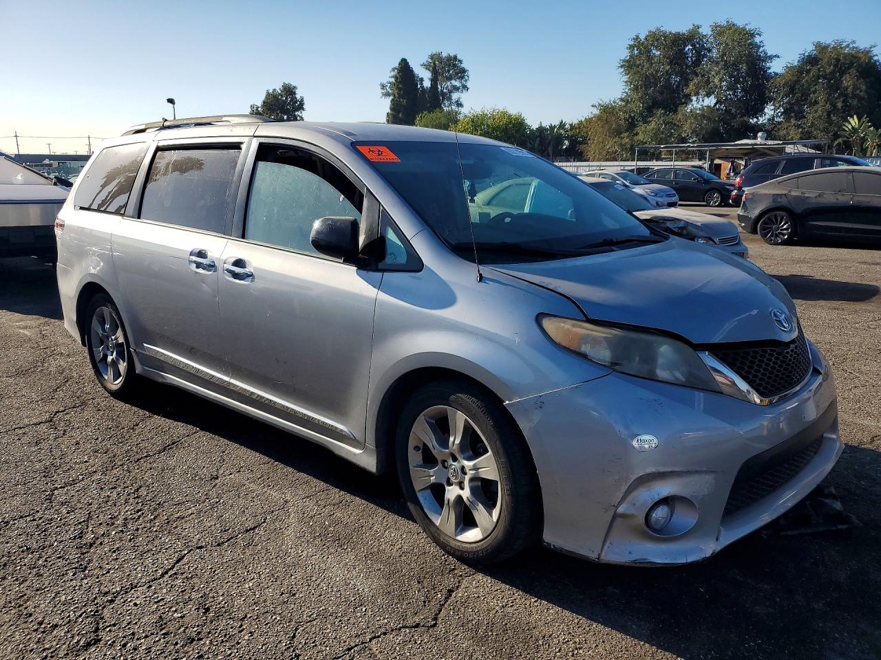 2013 TOYOTA SIENNA