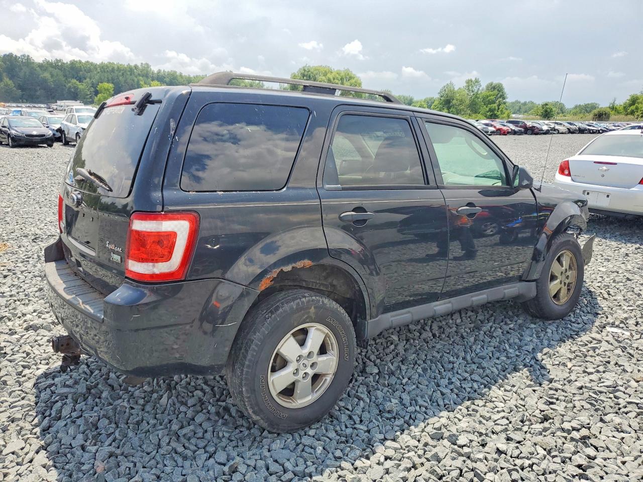 2011 FORD ESCAPE