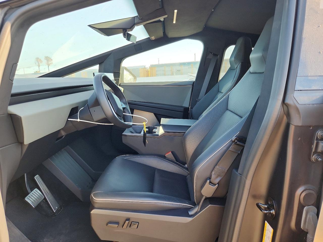 2024 TESLA CYBERTRUCK