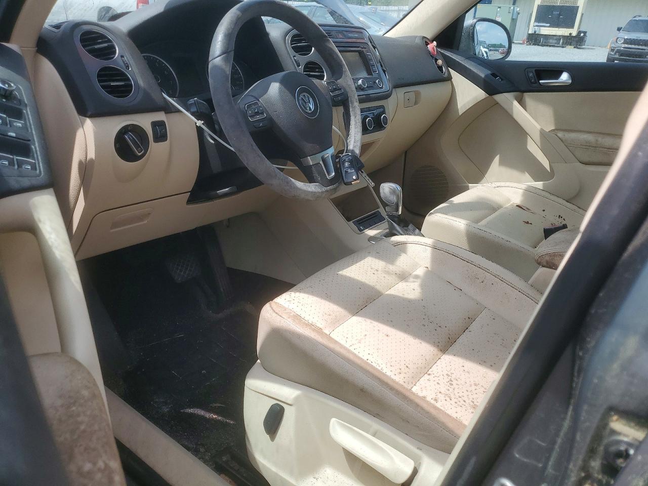 2012 VOLKSWAGEN TIGUAN
