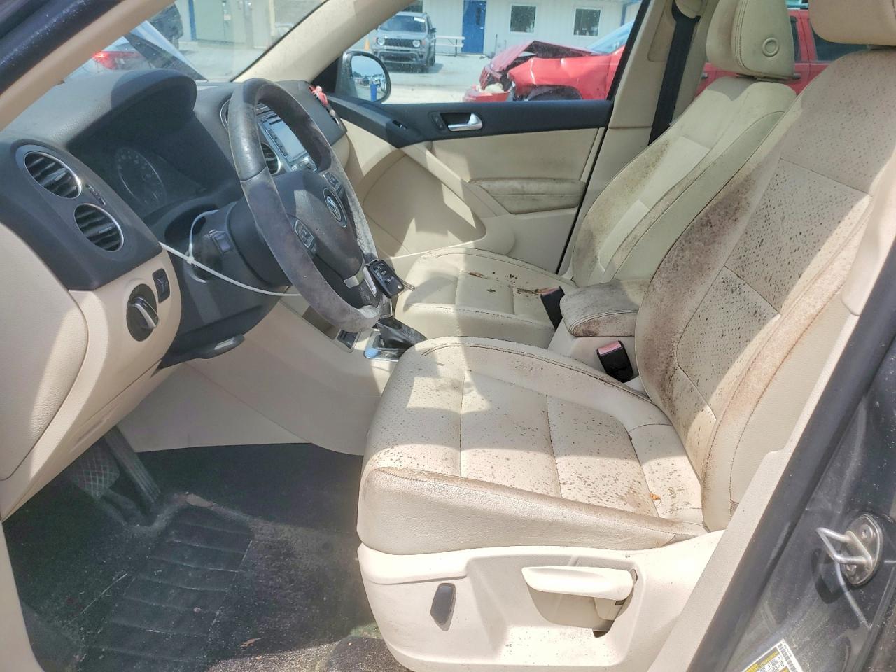 2012 VOLKSWAGEN TIGUAN