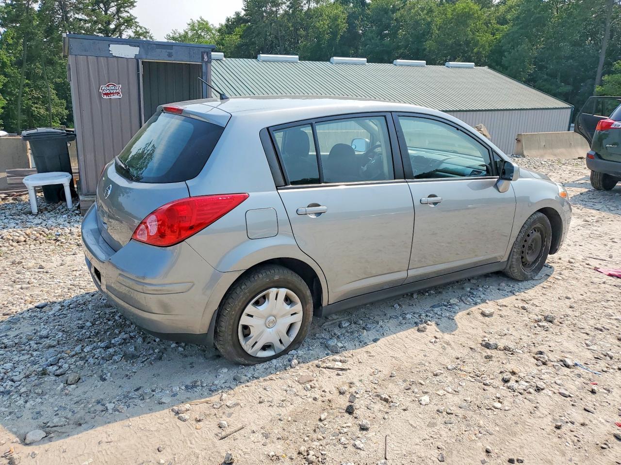 2011 NISSAN VERSA