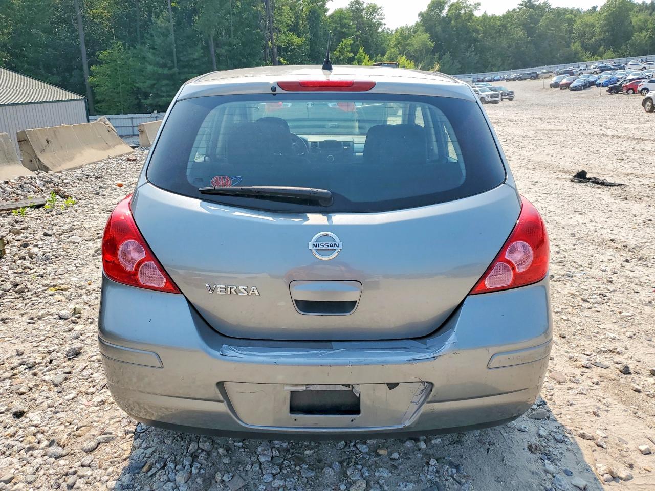 2011 NISSAN VERSA