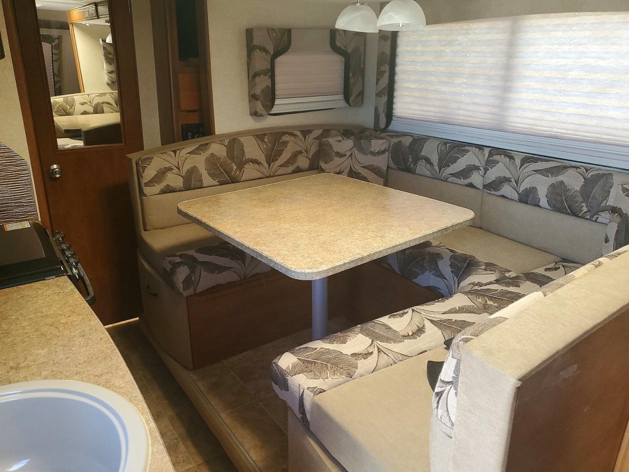 2015 LANCE CAMPER