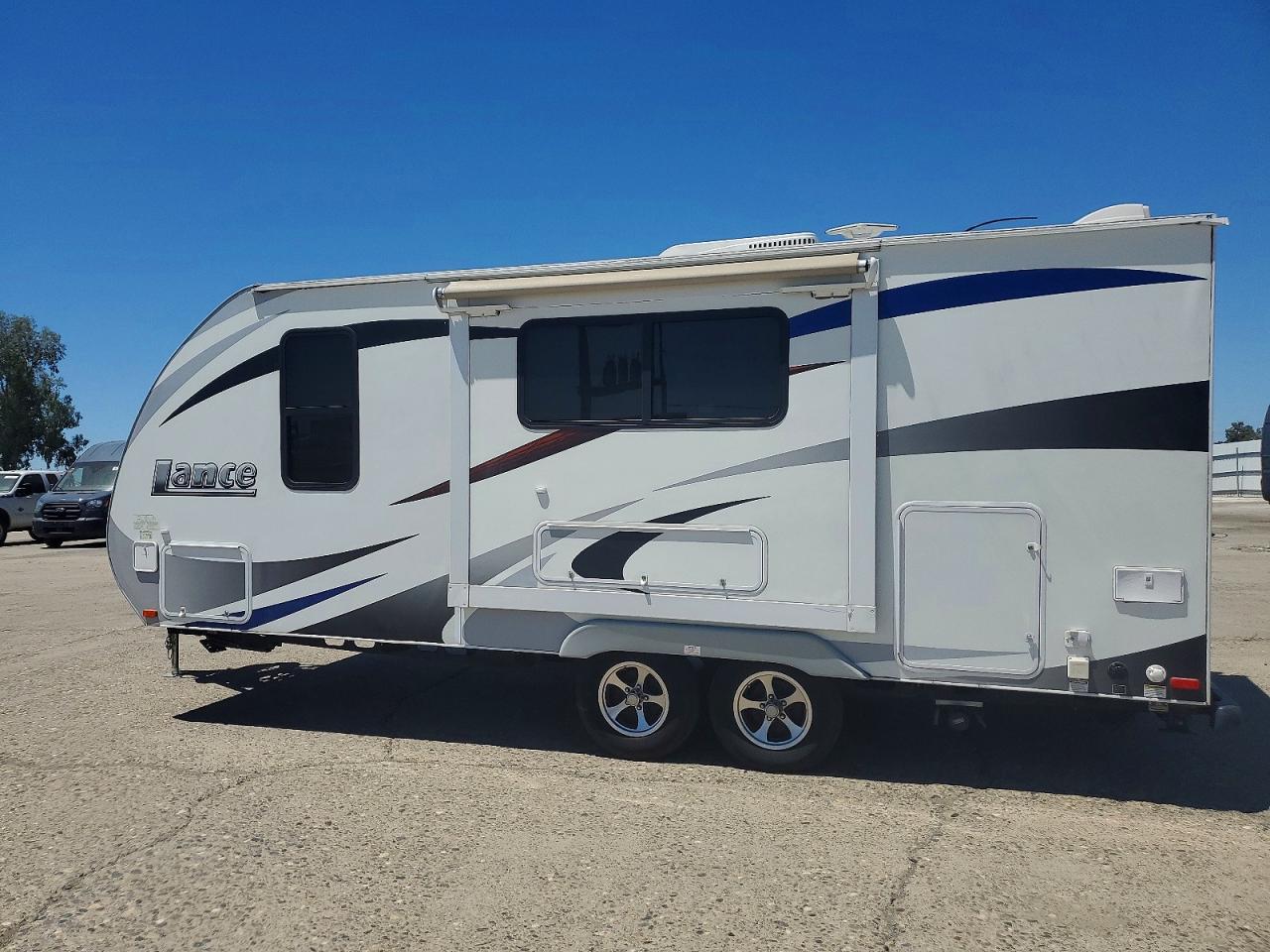 2015 LANCE CAMPER