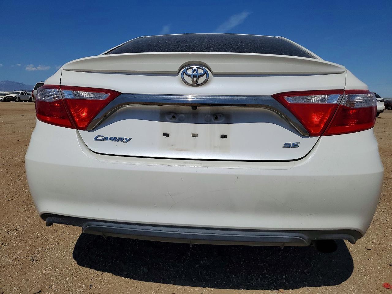 2016 TOYOTA CAMRY
