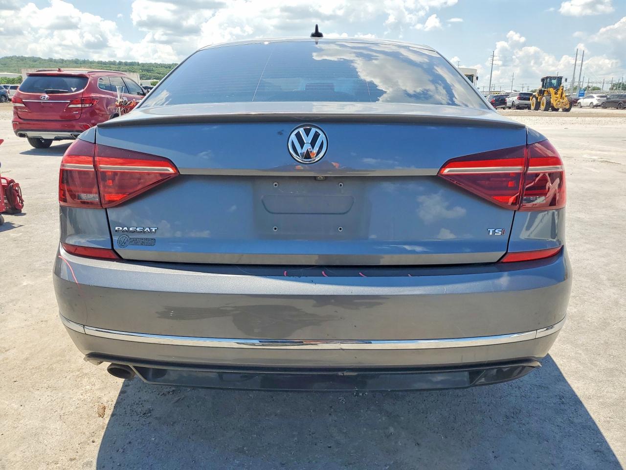 2018 VOLKSWAGEN PASSAT
