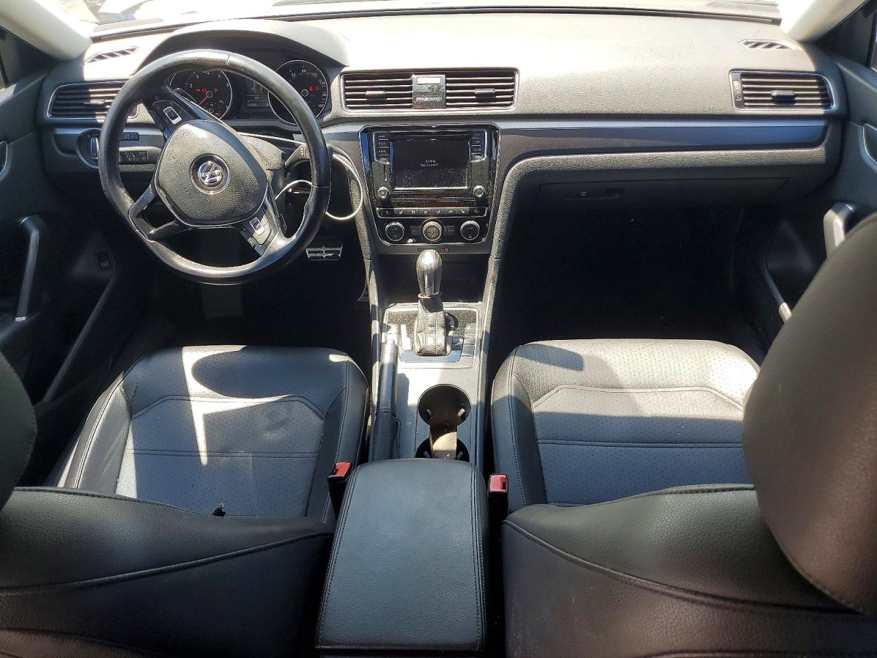 2018 VOLKSWAGEN PASSAT