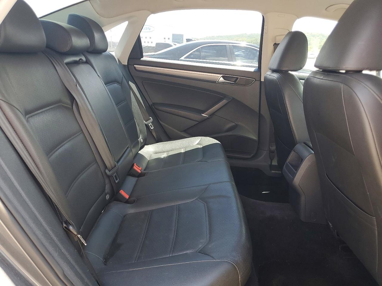 2018 VOLKSWAGEN PASSAT