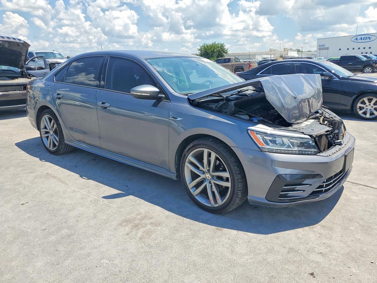 2018 VOLKSWAGEN PASSAT
