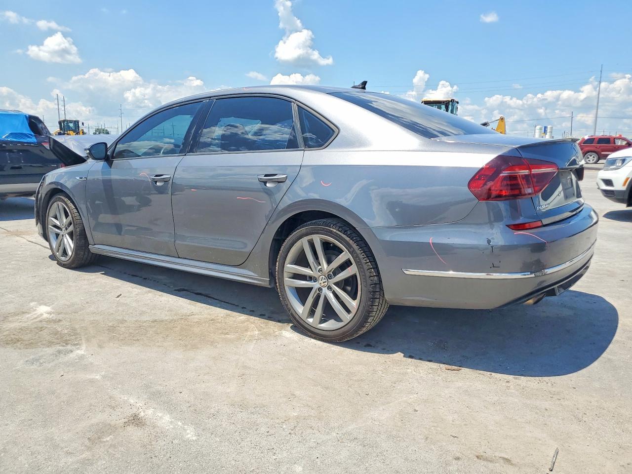 2018 VOLKSWAGEN PASSAT